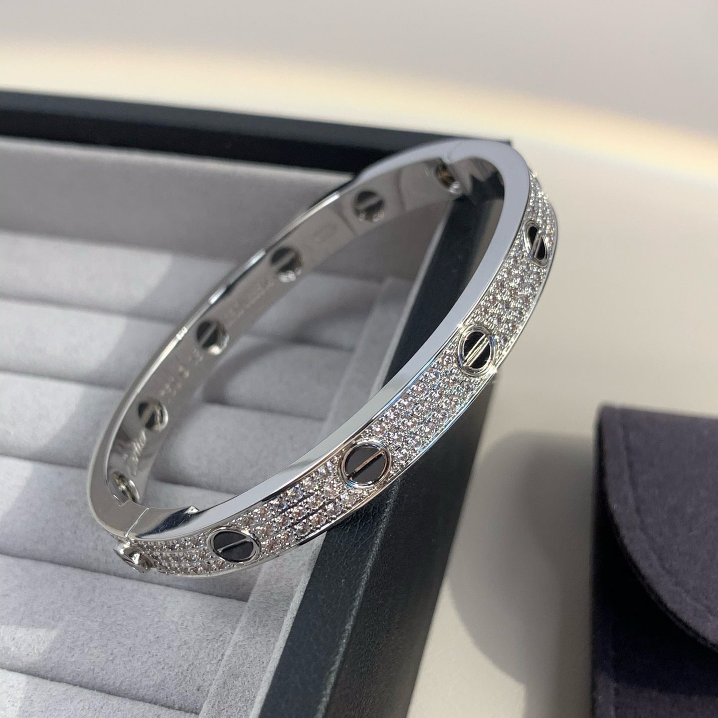[NOVO] LOVE ARMBAND 6,1 MM DIAMANT-PAVED KERAMIK 
