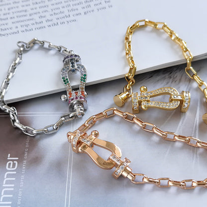 [NOVO]FORCE Metallarmband mit großem Hufeisenverschluss