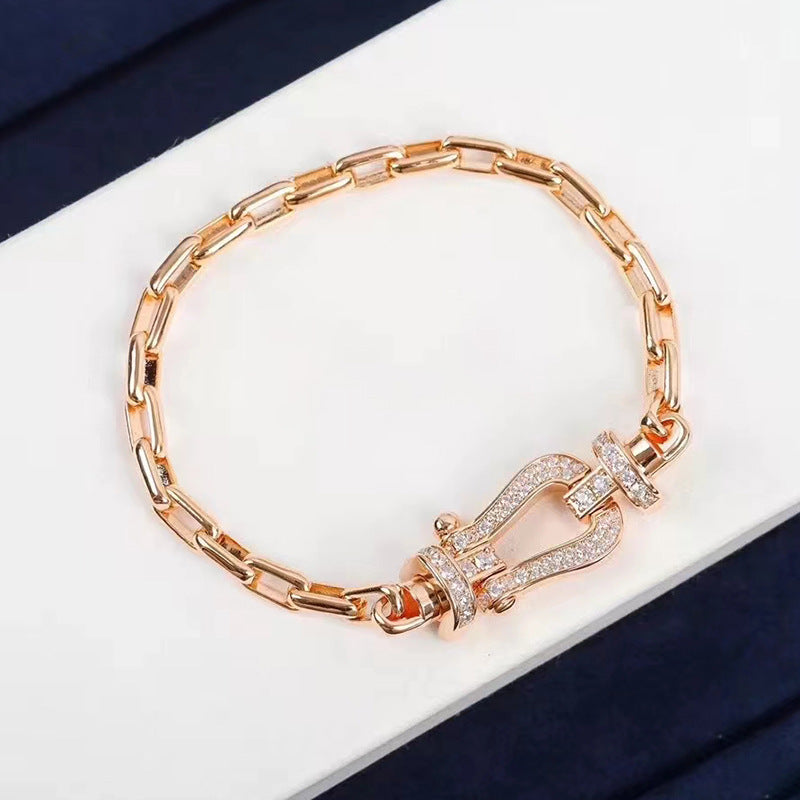 [NOVO]FORCE Metallarmband mit großem Hufeisenverschluss