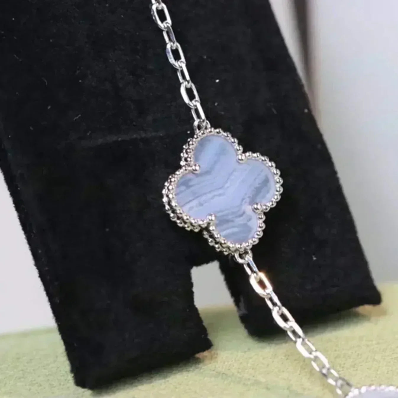 [GALE] CLOVER 5 MOTIF PURPLE CHALCEDONY BRACELET COLLECTION