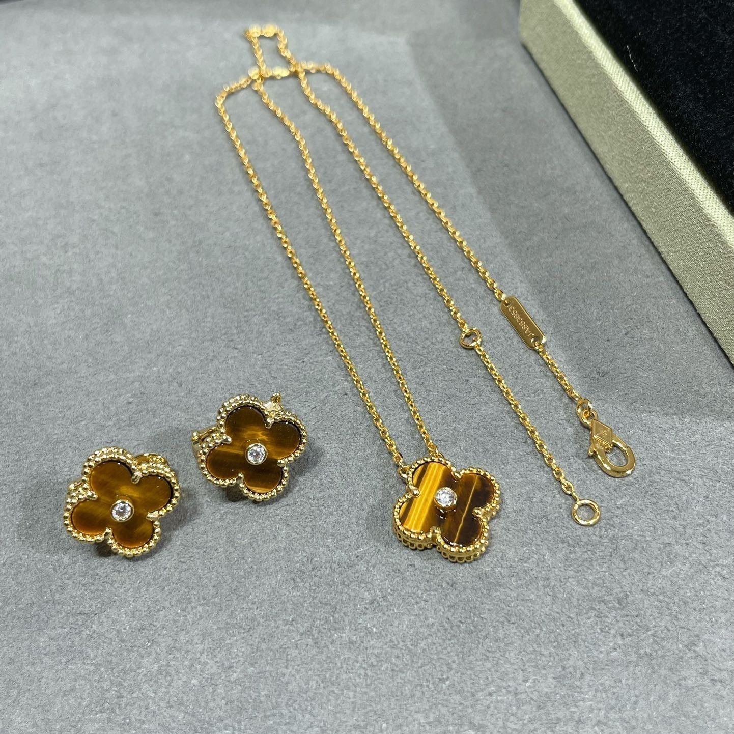 [NOVO]CLOVER 15MM DIAMANT UND GELBER TIGERAUGE-ACHAT-Halskette
