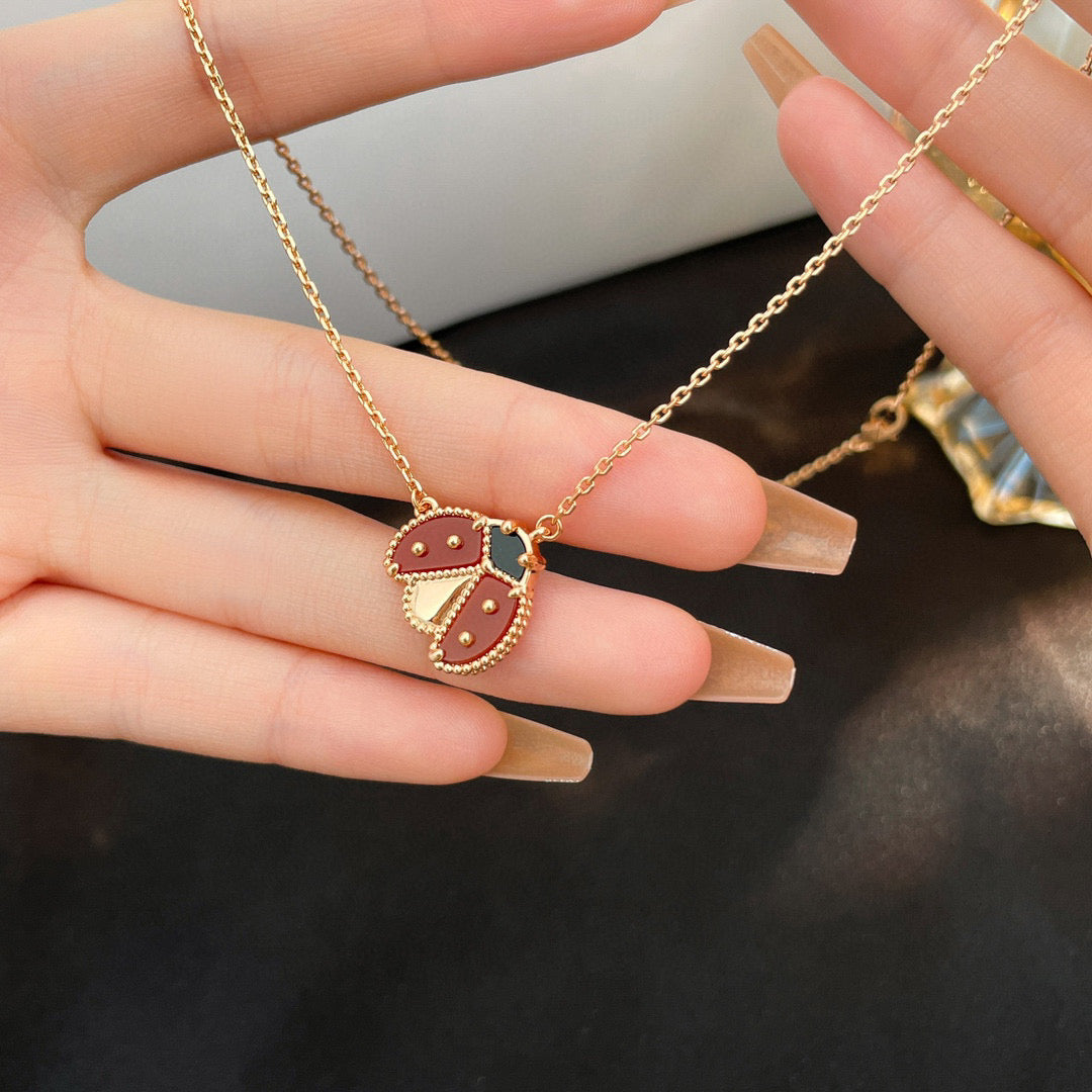 [GALE]LUCKY  CARNELIANS LADYBUG NECKLACE