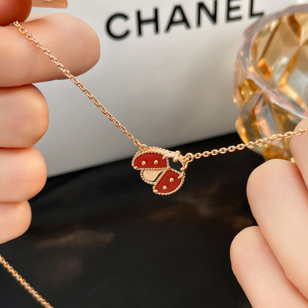 [GALE]LUCKY  CARNELIANS LADYBUG NECKLACE