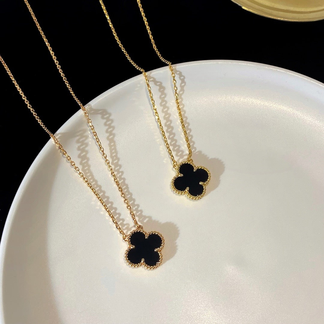 [NOVO]CLOVER 15MM SCHWARZE ONYX-EINZELBLÜTEN-HALSKETTE