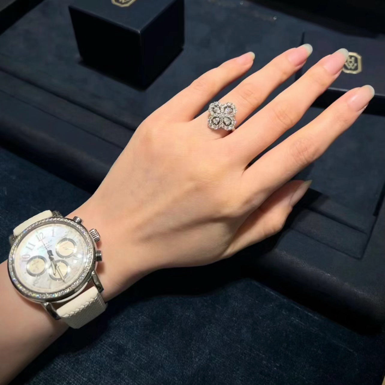 [NOVO] Loop-Ring mit Vollmotiv-Diamant, 16 mm, Silber