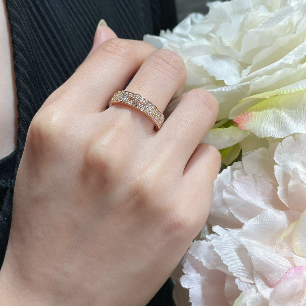 [NOVO]KELLY RING AUS ROSA GOLD MIT DIAMANTEN