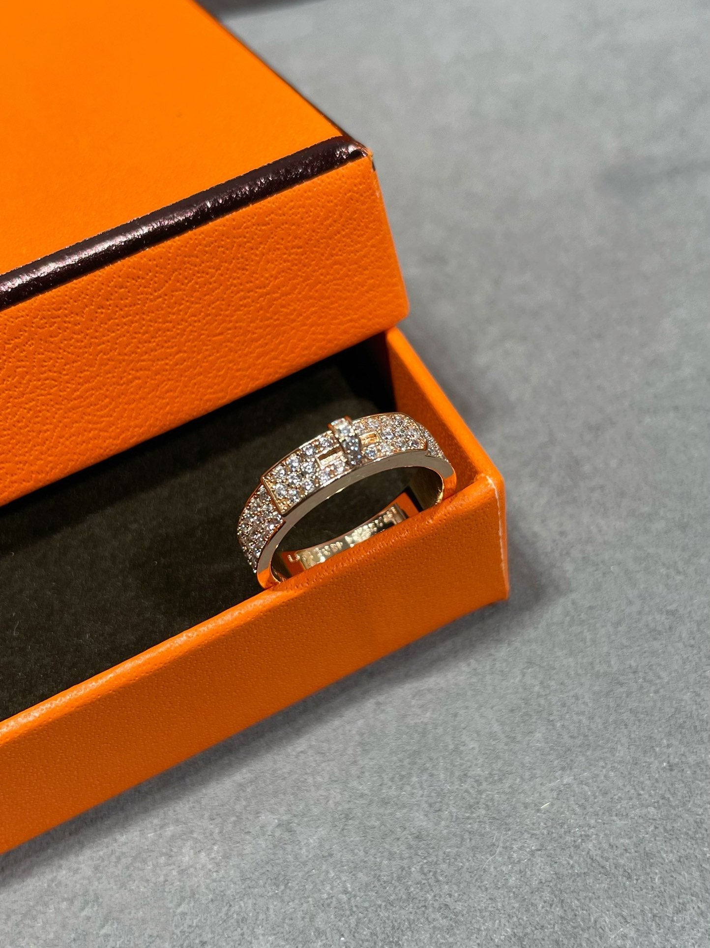 [NOVO]KELLY RING AUS ROSA GOLD MIT DIAMANTEN