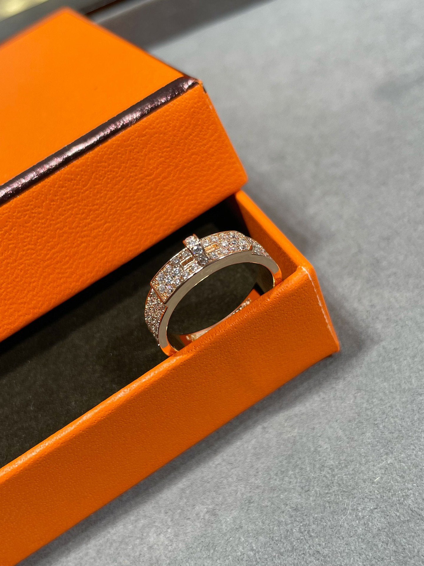 [NOVO]KELLY RING AUS ROSA GOLD MIT DIAMANTEN