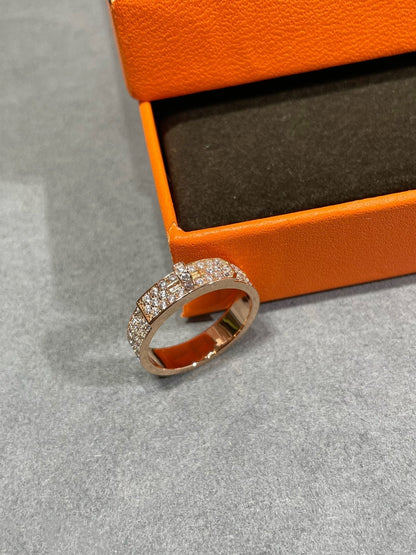 [NOVO]KELLY RING AUS ROSA GOLD MIT DIAMANTEN