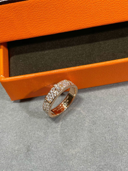 [NOVO]KELLY RING AUS ROSA GOLD MIT DIAMANTEN
