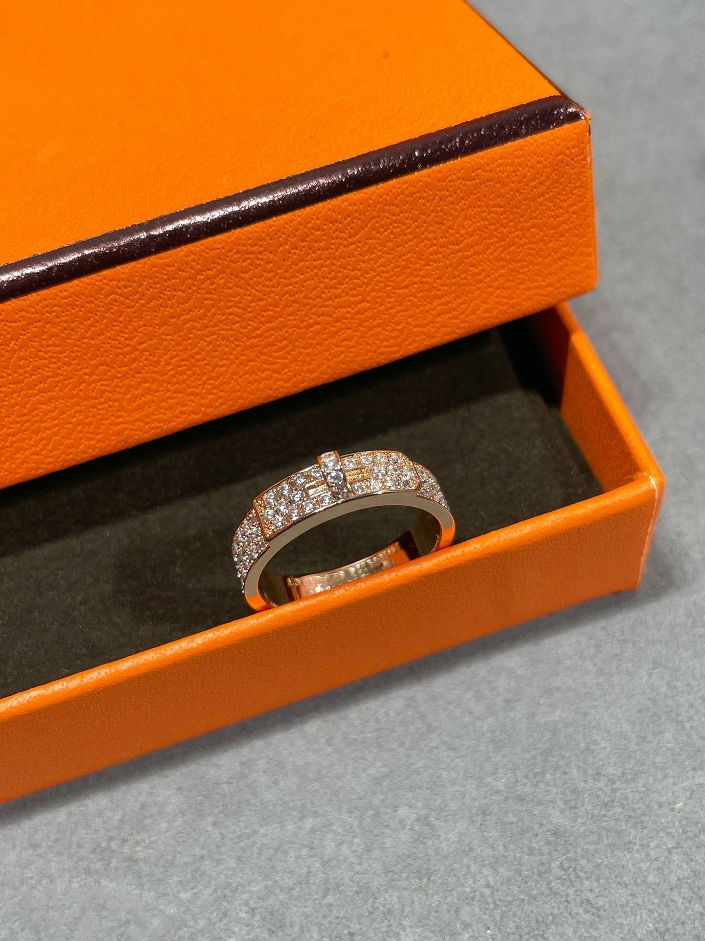 [NOVO]KELLY RING AUS ROSA GOLD MIT DIAMANTEN
