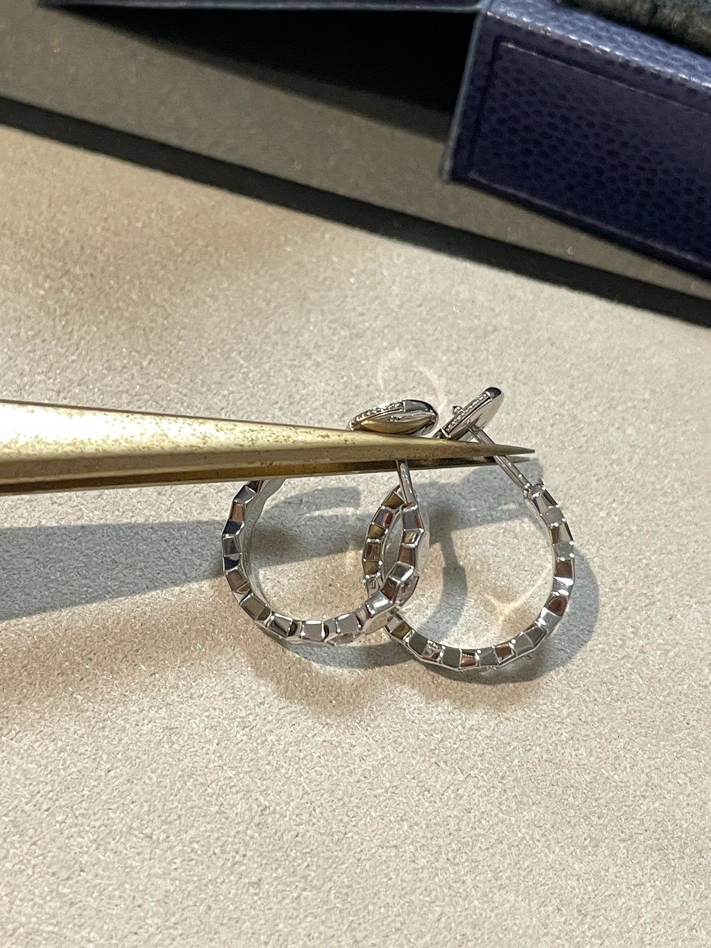 [NEU] Hohler Ring in Form eines vierblättrigen Kleeblatts