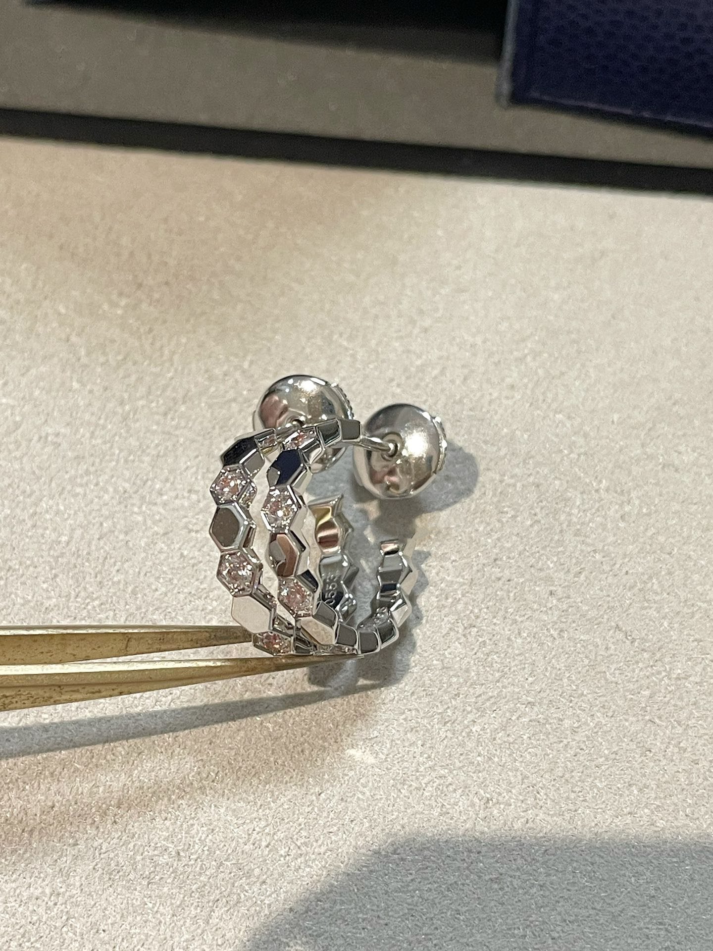 [NEU] Hohler Ring in Form eines vierblättrigen Kleeblatts