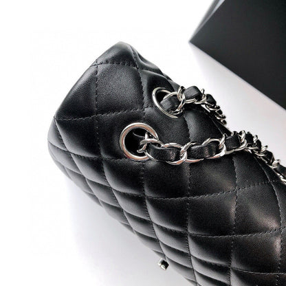 CLASSIC FLAP 25 BLACK LAMBSKIN SILVER HARDWARE
