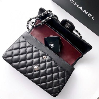 CLASSIC FLAP 25 BLACK LAMBSKIN SILVER HARDWARE
