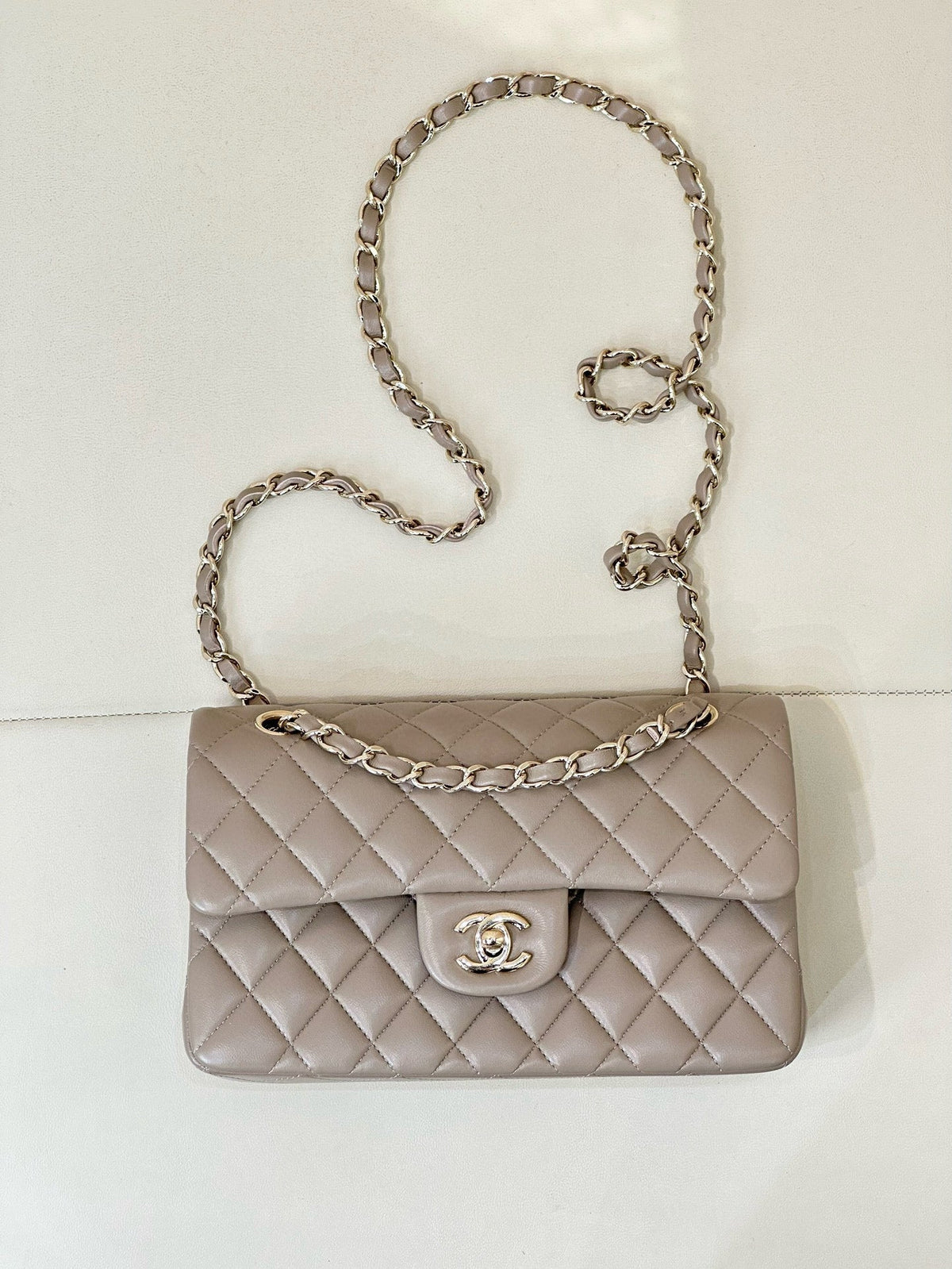 FLAP BAG 23CM BEIGE LAMBSKIN LIGHT GOLD HARDWARE