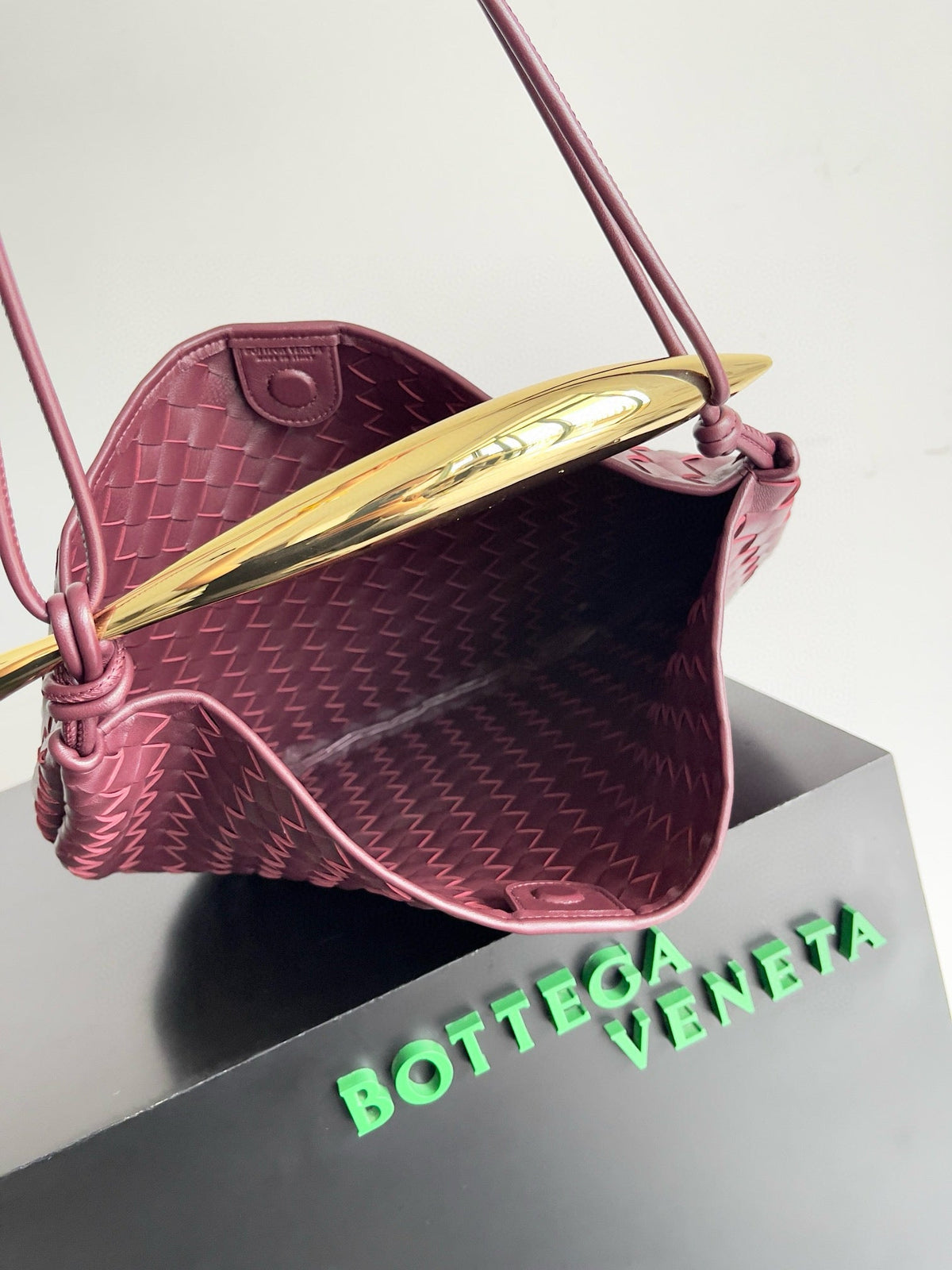 SARDINE 39 WITH CHAIN IN BAROLO LAMBSKIN