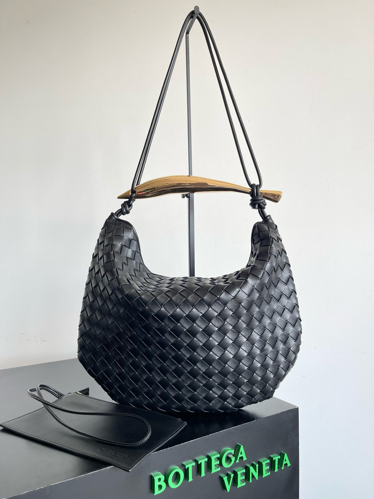 SARDINE 39 WITH CHAIN IN BLACK LAMBSKIN
