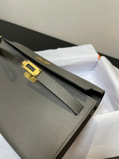KELLY CLASSIQUE TO GO WALLET EPSOM 20 IN GREY WITH GOLD HARDWARE