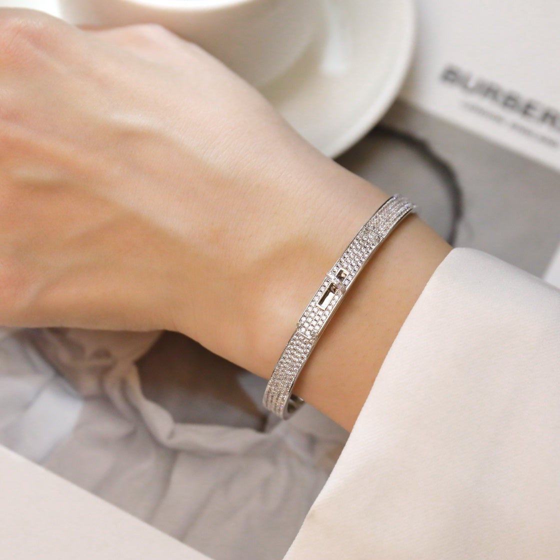 [NOVO]KELLY ARMBAND MIT DIAMANTENBESETZUNG 