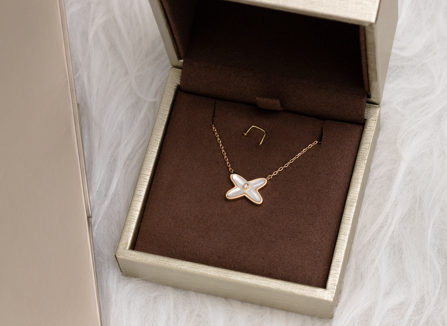 [NOVO]JEUX DE NECKLACE 1 DIAMANT