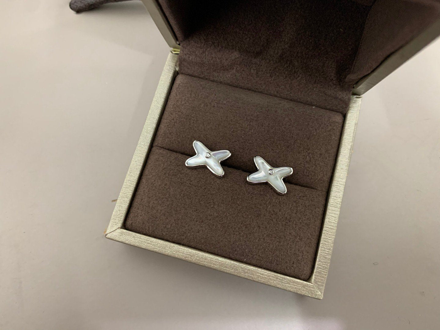 [NEU] JEUX DE WHITE MOP SILVER DIAMOND EARRINGS