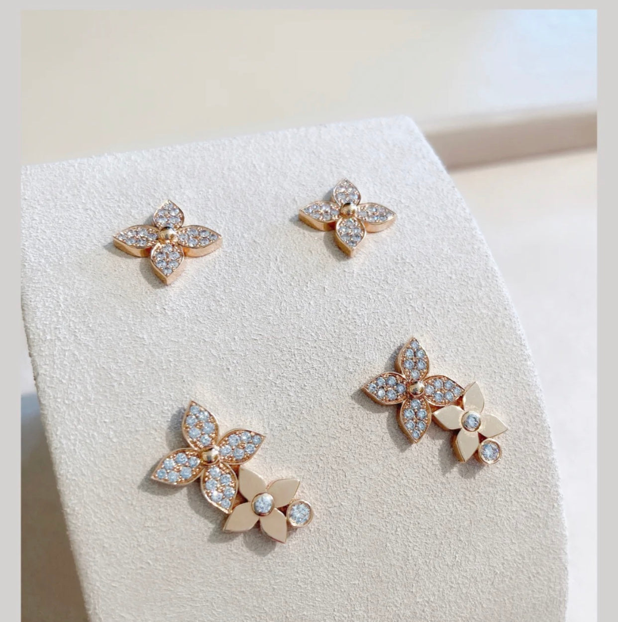 [NOVO]Sternblüten-Ohrstecker aus roségoldenem Diamanten