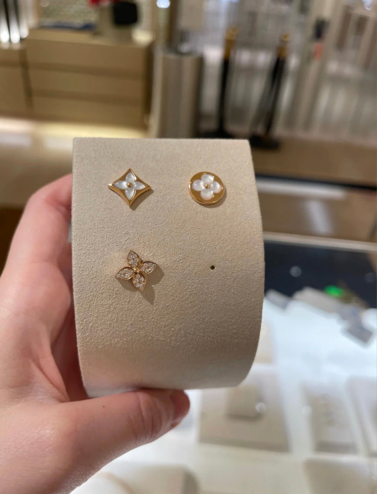 [NOVO]Sternblüten-Ohrstecker aus roségoldenem Diamanten