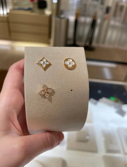 [NOVO]Sternblüten-Ohrstecker aus roségoldenem Diamanten