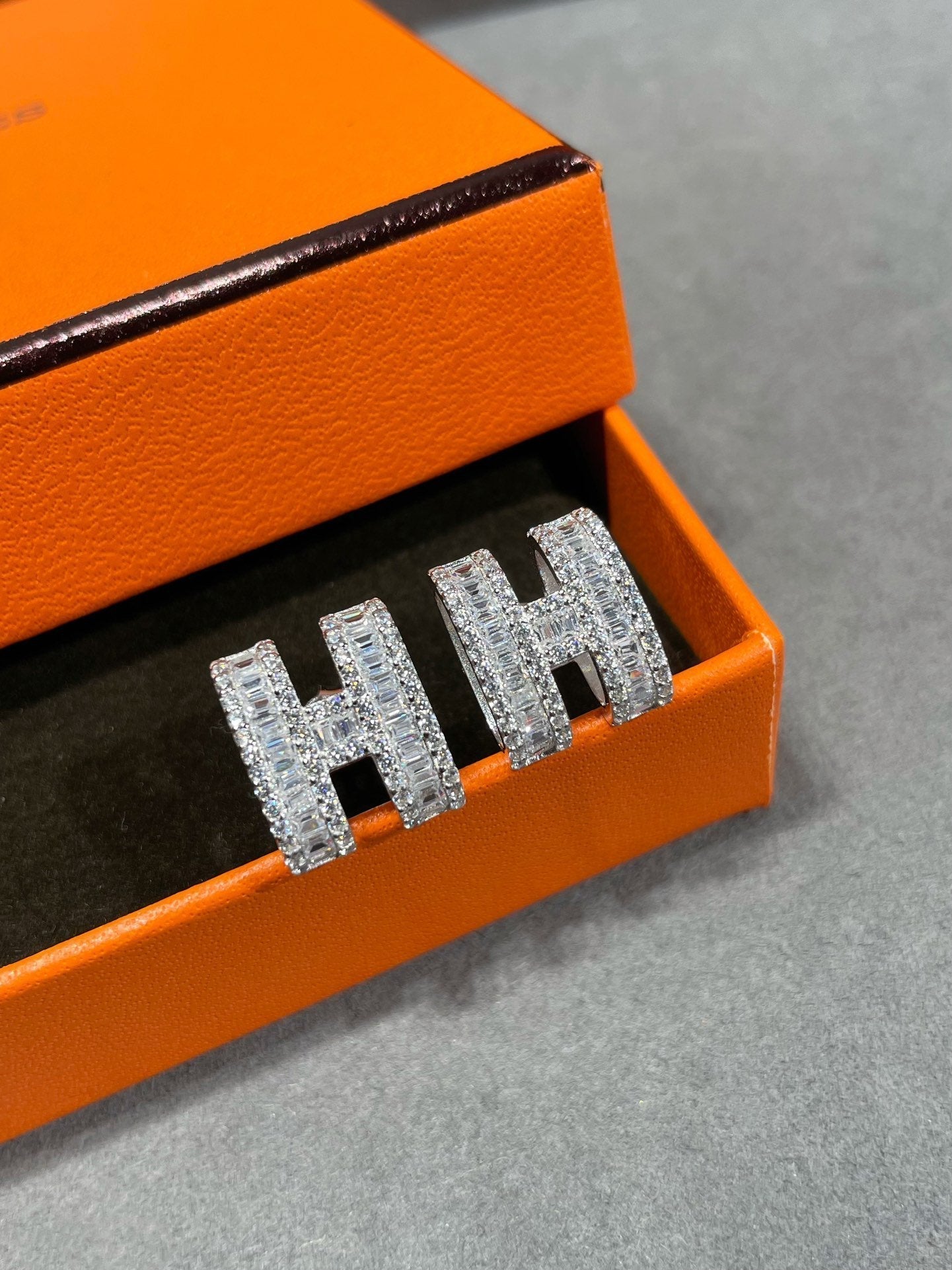 [NOVO]H スタッドピアス シルバーダイヤモンド