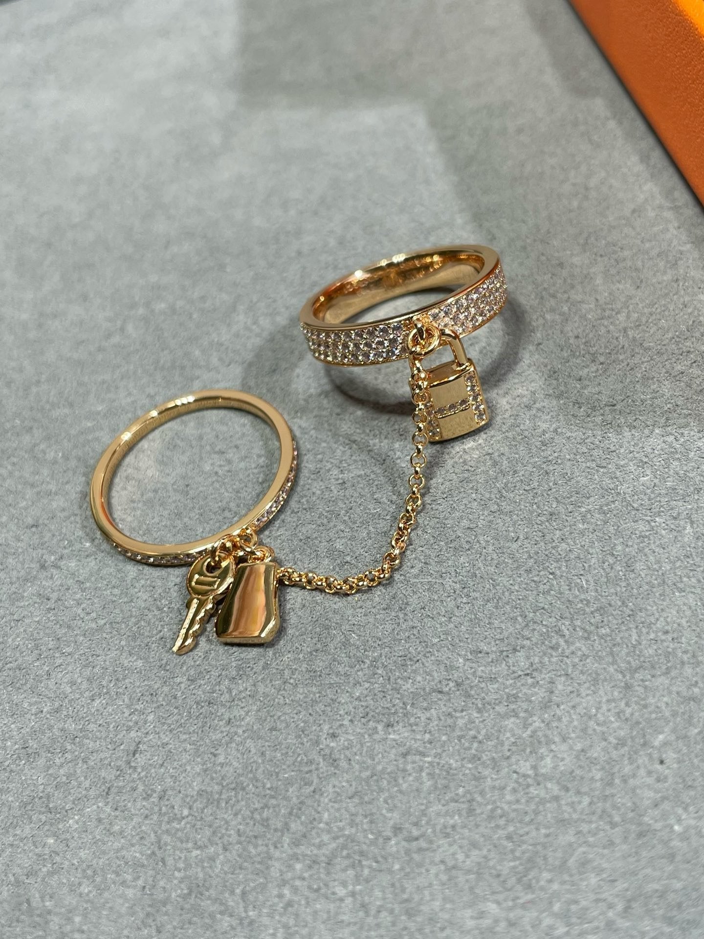 [NOVO]HM ケリー クロシェット ダブルリング ダイヤモンド付き