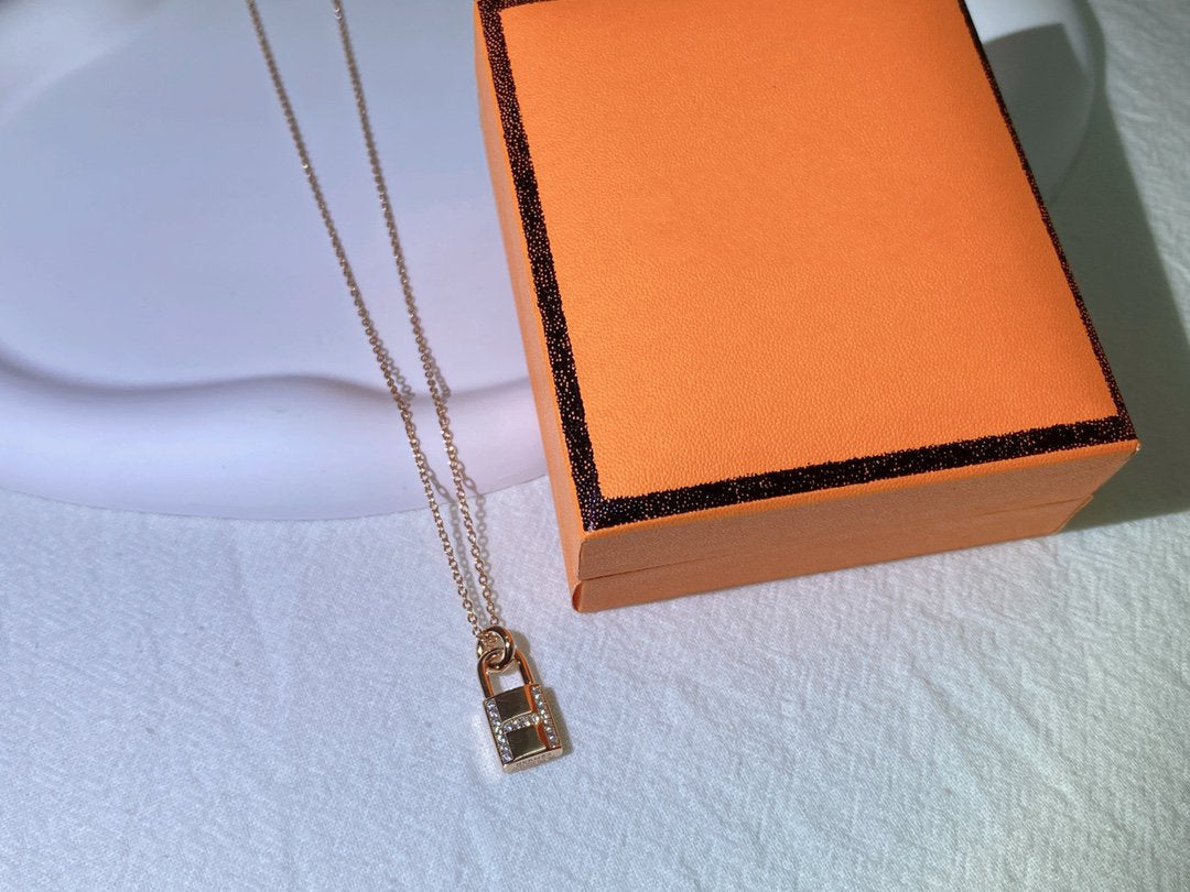 [GALE]HM ADVANCED NICHE LOCK HEAD NECKLACE DIAMONDS