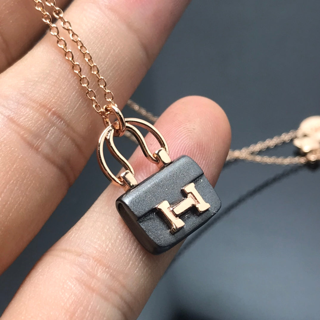 [NOVO]ウィメンズ HM アミュレット コンスタンス ペンダント ネックレス