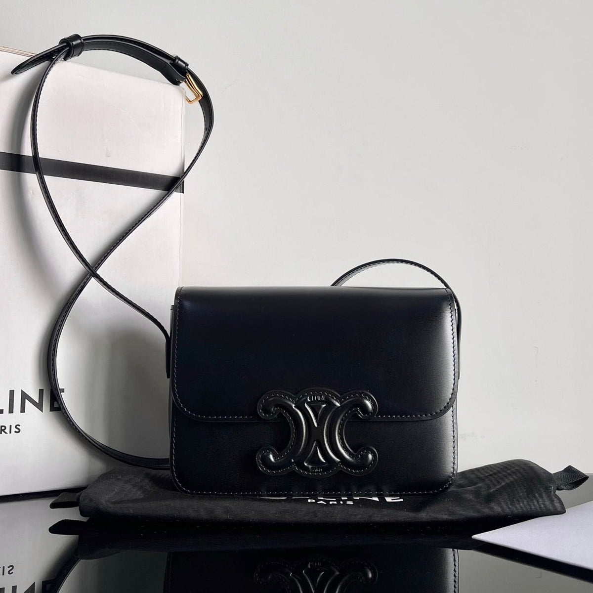 CLASSIQUE TRIOMPHE 22 BLACK SMOOTH CALFSKIN