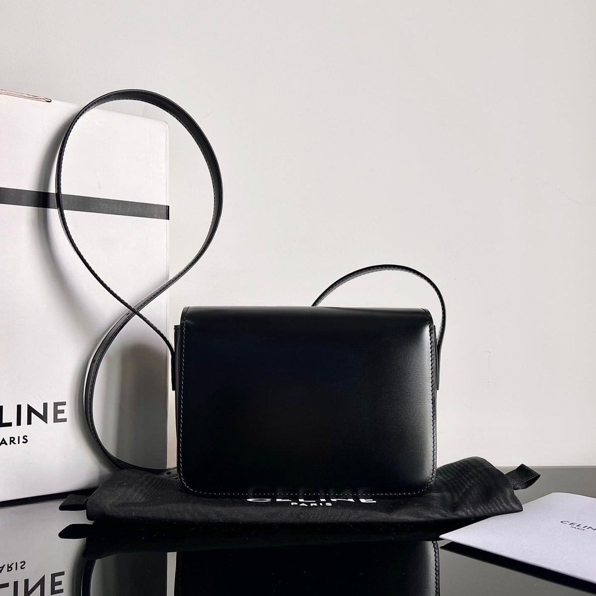 CLASSIQUE TRIOMPHE 22 BLACK SMOOTH CALFSKIN