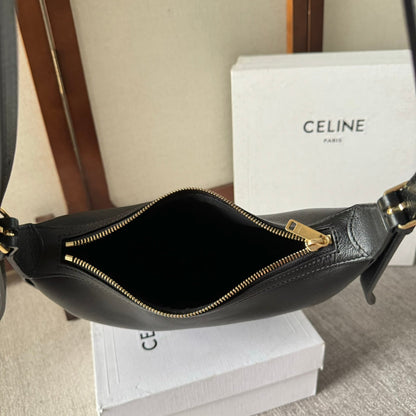 SMALL HÉLOÏSE BAG CUIR 22 IN BLACK CALFSKIN EMBOSSED LOGO