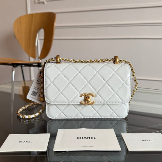 Mini Flap 19cm White Lambskin Gold Hardware