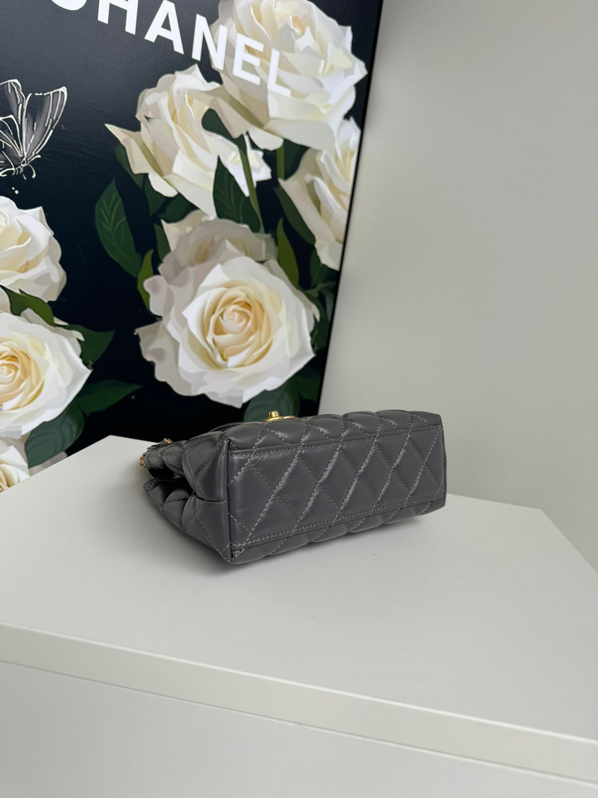 cc 24a nano 19cm kelly shopper bag smoke gray lambskin
