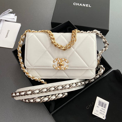CC 19 Woc 19cm White Calfskin Gold Hardware