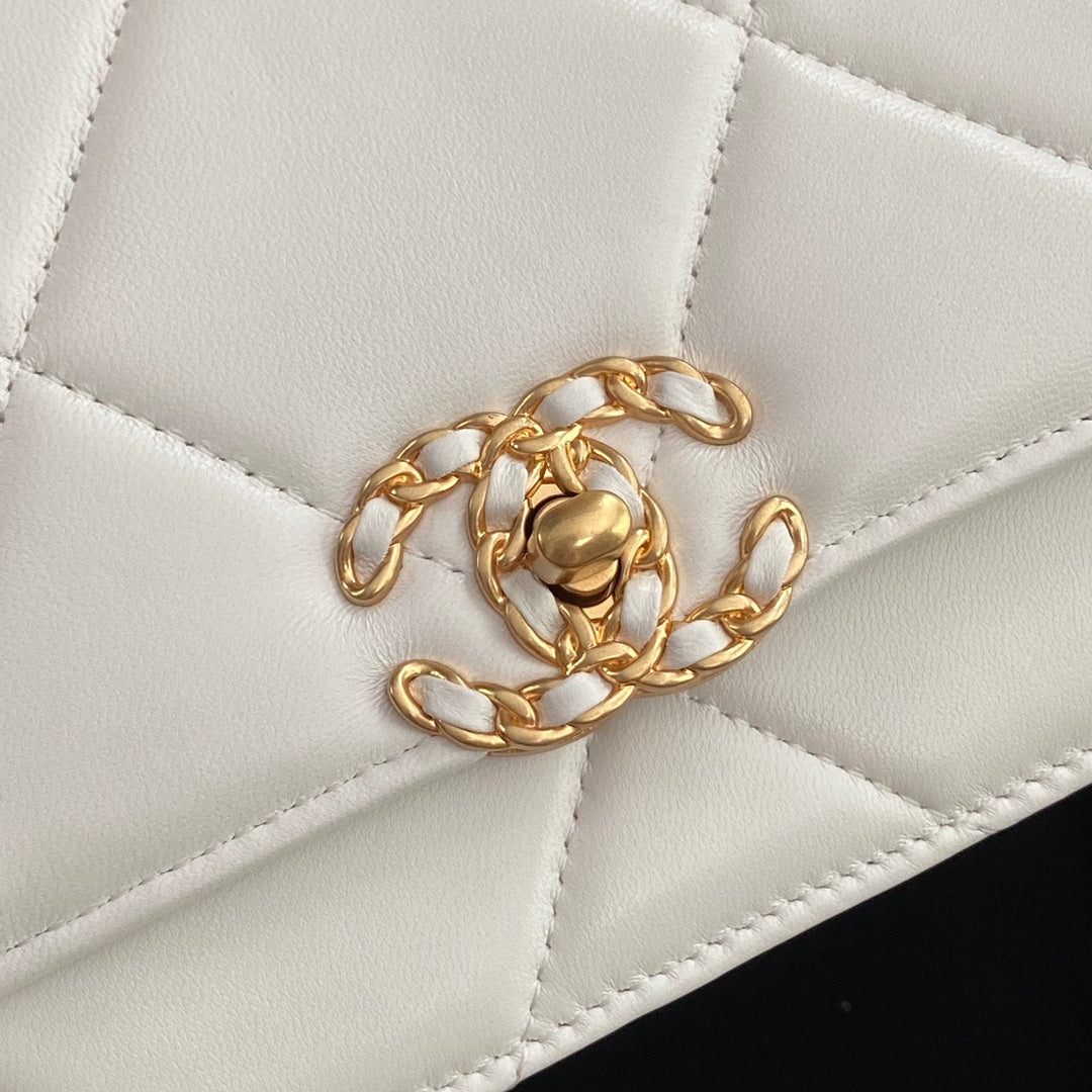 CC 19 Woc 19cm White Calfskin Gold Hardware