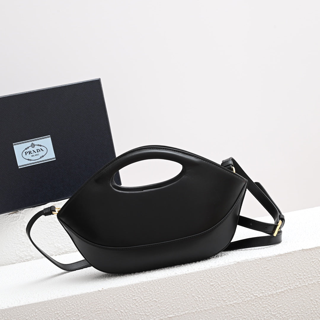 DUMPLING BAG 30 IN BLACK CALFSKIN