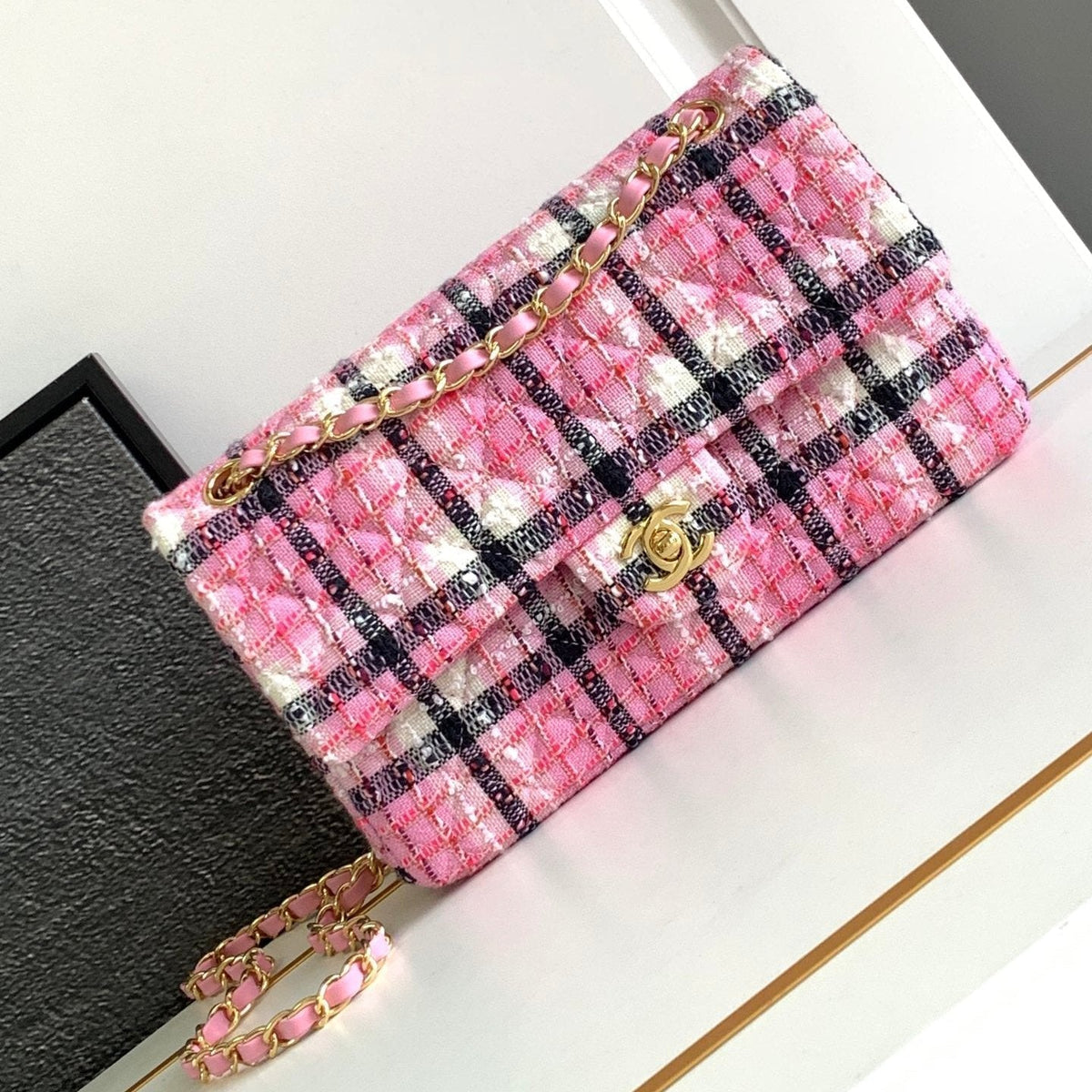 CC MEDIUM 25 CLASSIC BAG IN LIGHT PINK MIX BLACK WOOL TWEED