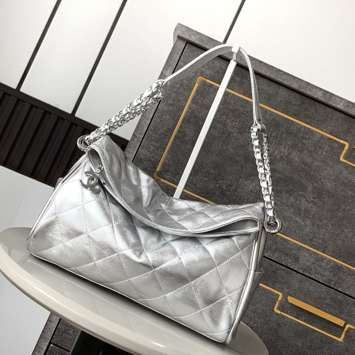 CC Vintage Hobo Bag 30cm Silver Metalic Lambskin Silver Hardware