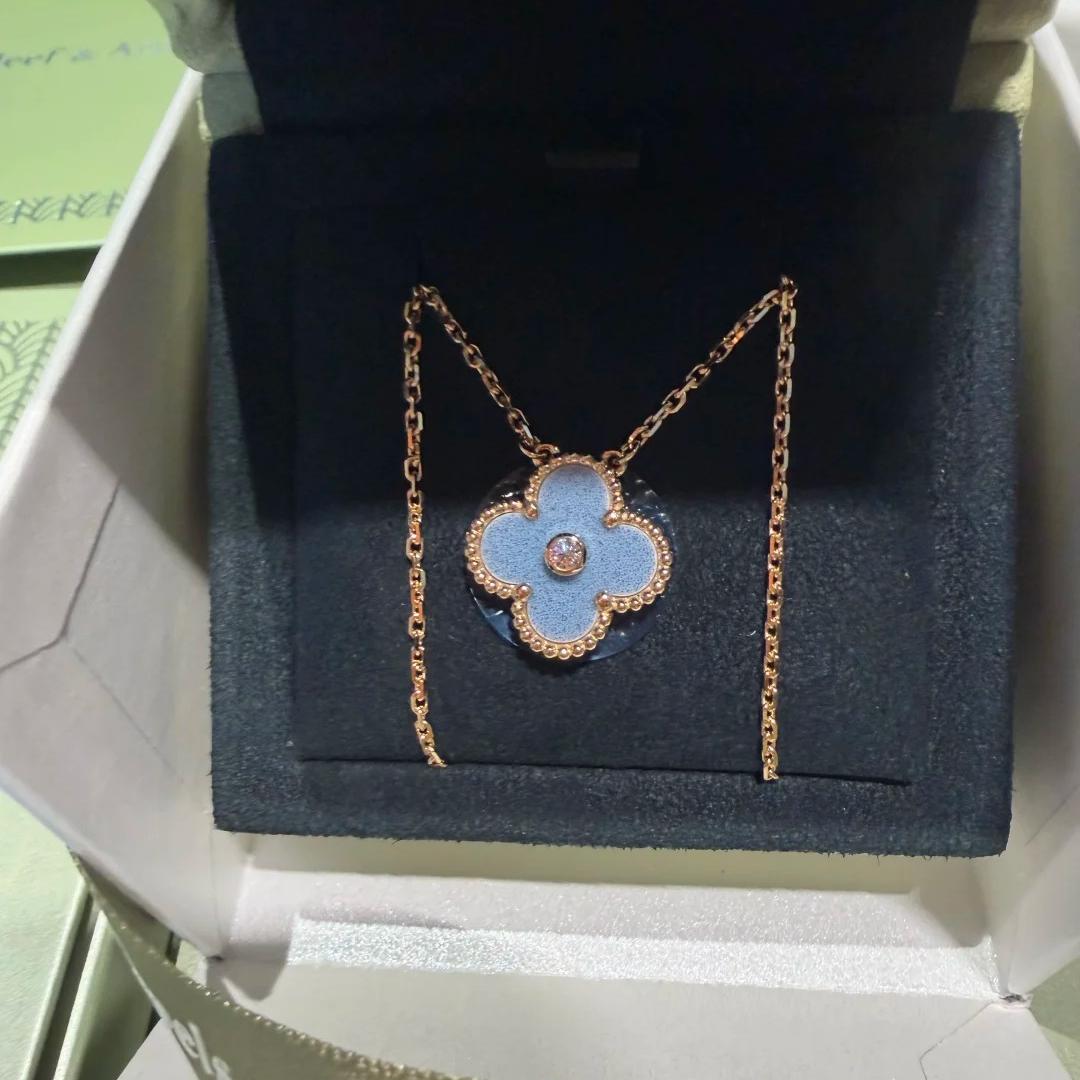 [GALE] 2026 CLOVER 15MM CHRISTMAS LIMITED EDITION SINGLE FLOWER NECKLACE