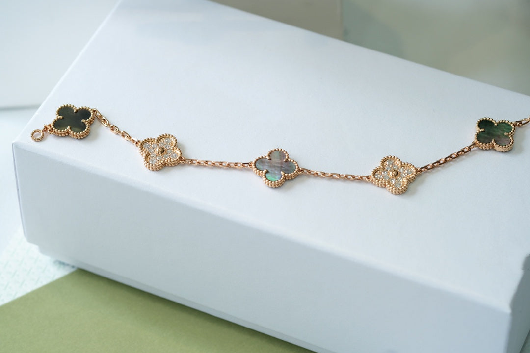 [GALE] CLOVER 5 MOTIF GRAY MOP BRACELET COLLECTION