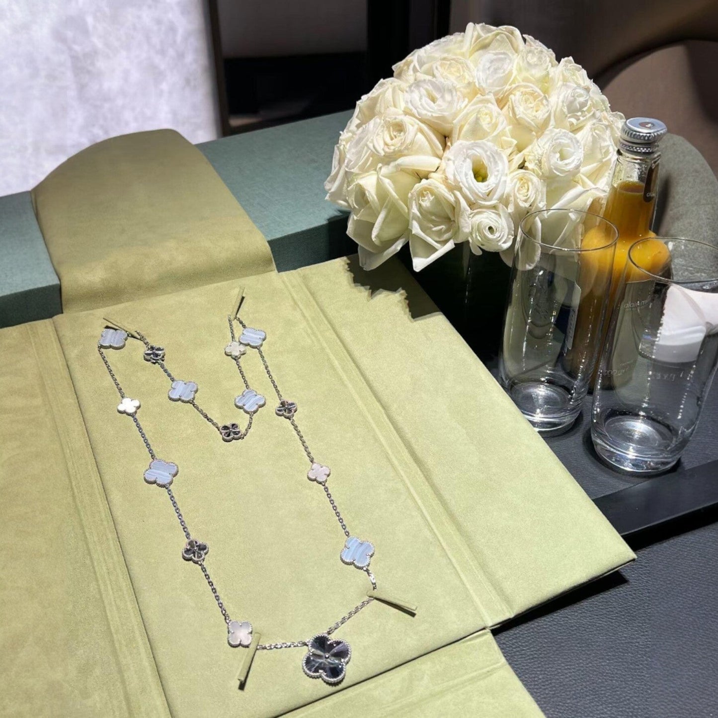 [GALE]DETACHABLE CLOVER 15(11+4) FLOWER SILVER NECKLACE SET